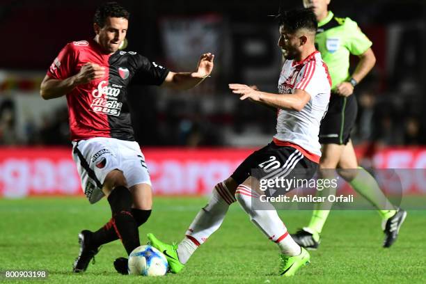 Pablo Ledesma of Colon fights for the ball with Milton Casco of River Plate during a match between Colon and River Plate as part of Torneo Primera...