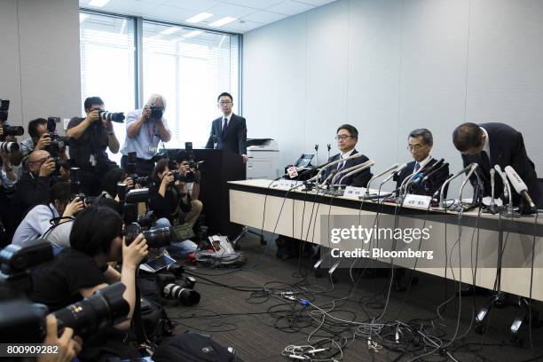 Shigehisa Takada, chairman and chief executive officer of Takata Corp., right, bows during a news conference in Tokyo, Japan, on Monday, June 26,...