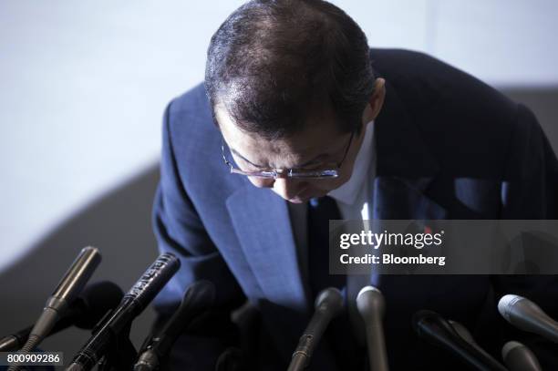 Shigehisa Takada, chairman and chief executive officer of Takata Corp., bows during a news conference in Tokyo, Japan, on Monday, June 26, 2017....