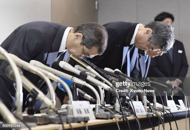 Takata Corp. Chairman and Chief Executive Officer Shigehisa Takada and other executives bow in apology at a press conference in Tokyo on June 26...