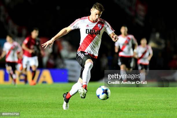 Lucas Alario of River Plate drives the ball during a match between Colon and River Plate as part of Torneo Primera Division 2016/17 at Brigadier...