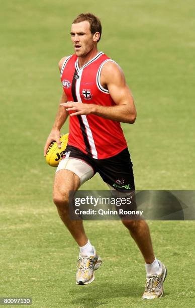 Steven King of the Saints does sprint training during a St Kilda Saints AFL training session at Linen House Oval on March 4, 2008 in Melbourne,...