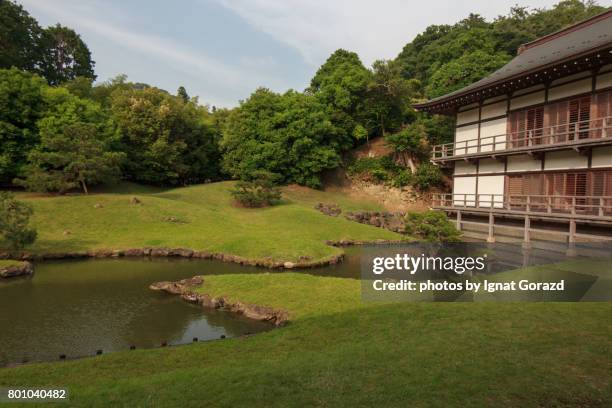 shin-ji ike zen garden of the kenchō-ji temple complex buildings of kamakura gozan zen buddhism temples - kenchō ji stockfoto's en -beelden