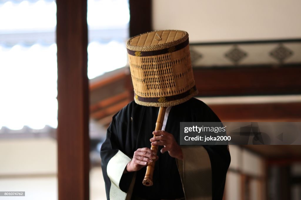 Tocando Shakuhachi