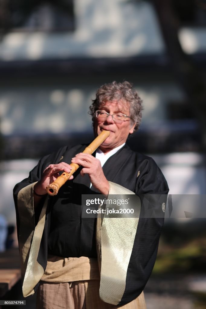 Shakuhachi zu spielen