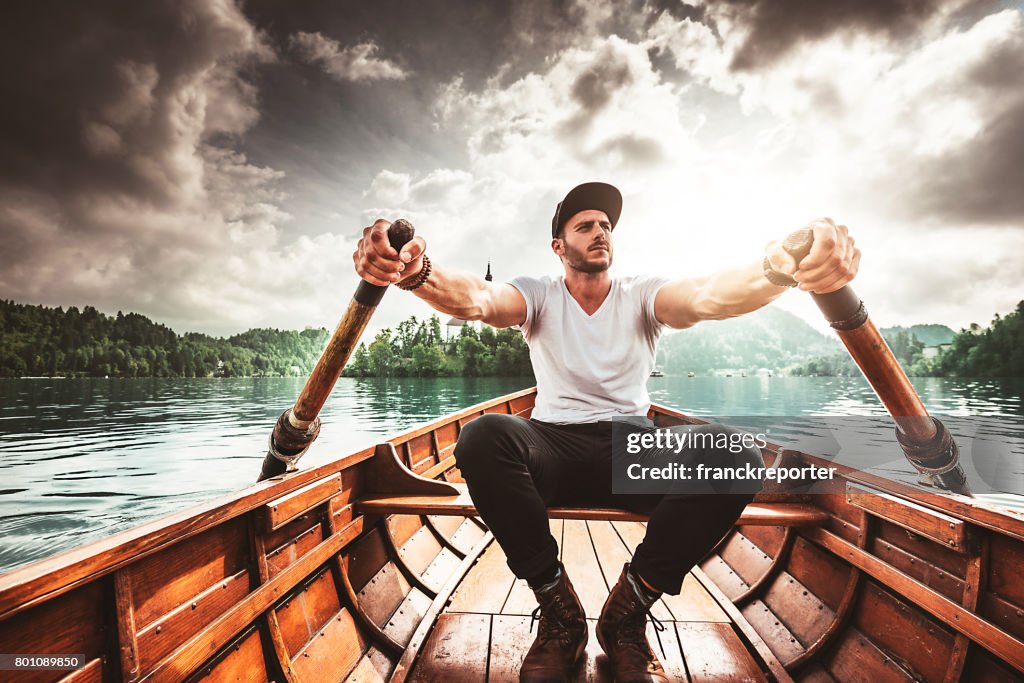 Segeln auf dem Verblutersee in Slowenien