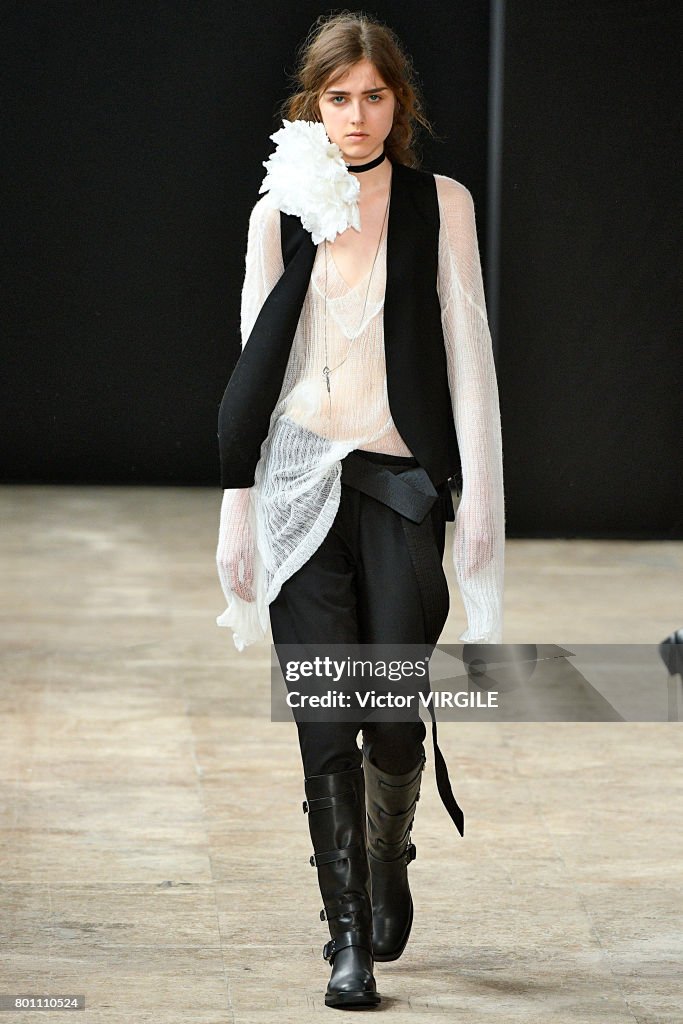 Ann Demeulemeester : Runway - Paris Fashion Week - Menswear Spring/Summer 2018