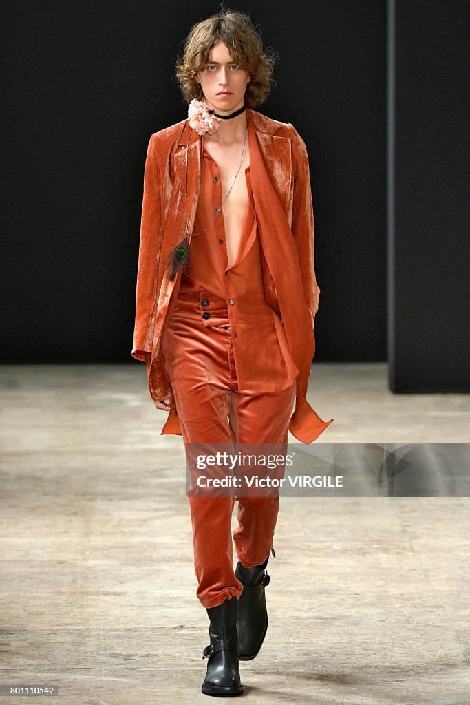 Ann Demeulemeester : Runway - Paris Fashion Week - Menswear Spring/Summer 2018