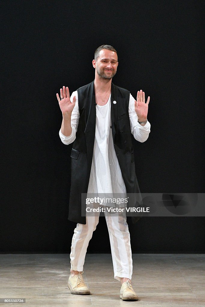 Ann Demeulemeester : Runway - Paris Fashion Week - Menswear Spring/Summer 2018