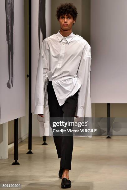 Model walks the runway during the Juun J Menswear Spring/Summer 2018 show as part of Paris Fashion Week on June 23, 2017 in Paris, France.