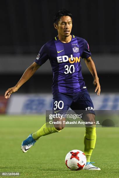 Kosei Shibasaki of Sanfrecce Hiroshima in action during the J.League J1 match between Sanfrecce Hiroshima and Omiya Ardija at Edion Stadium on June...