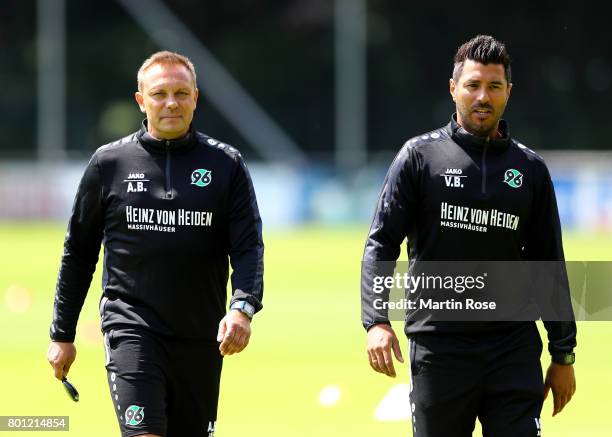 Head coach Andrebreitenreiter talks to assistant coach Volknan Bulut during a Hannover 96 training session at HDI-Arena on June 26, 2017 in Hanover,...