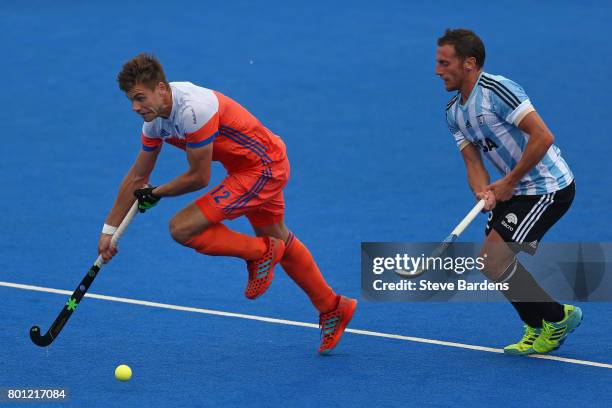 Sander de Wijn of the Netherlands in action during the final match between Argentina and the Netherlands on day nine of the Hero Hockey World League...
