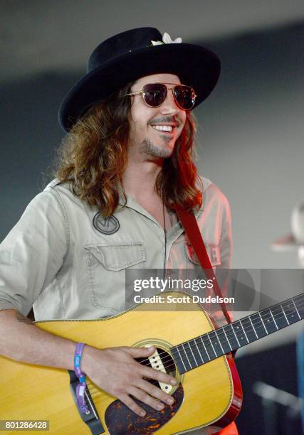 Ciesco Rapper 289 Cisco Singer Stock Photos, High-Res Pictures, and Images - Getty Images