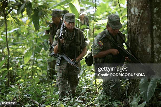 Ecuadorean commandos from the Iwias indigenous ethnic group carry out a patrol across a jungle area near Lago Agrio, Ecuador, on March 5, 2008....