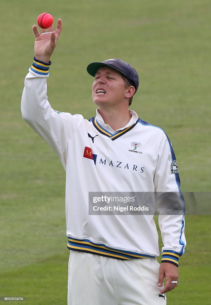 Yorkshire v Surrey - Specsavers County Championship: Division One