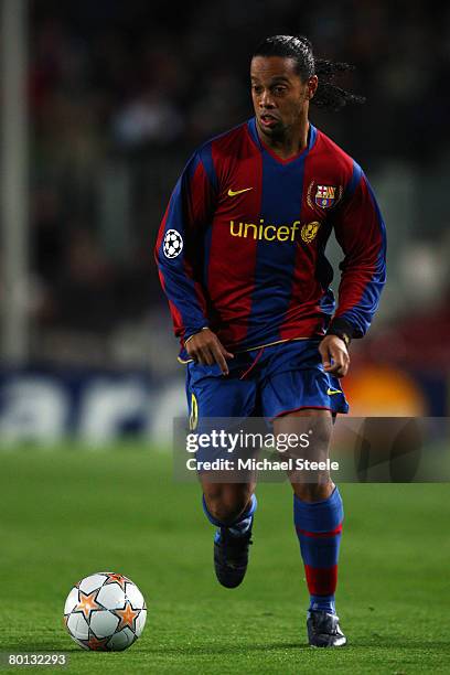 Ronaldinho of Barcelona in action during the UEFA Champions League 2nd leg of the First knockout round match between FC Barcelona and Celtic at the...