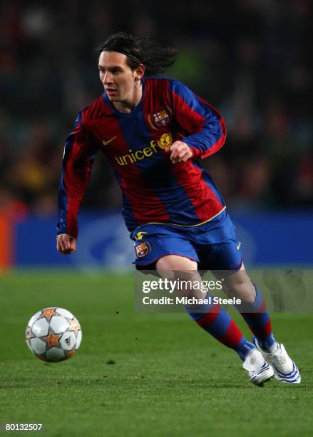 Lionel Messi of Barcelona in action during the UEFA Champions League 2nd leg of the First knockout round match between FC Barcelona and Celtic at the...