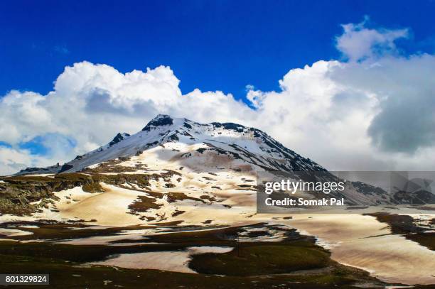 rohtang pass, manali, india - rohtang stockfoto's en -beelden