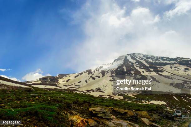 rohtang pass, manali, india - rohtang stockfoto's en -beelden