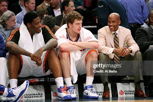 Stephon Marbury of the New York Knicks who is injured talks to David Lee and Eddie Curry on the bench against the Cleveland Cavaliers during their...