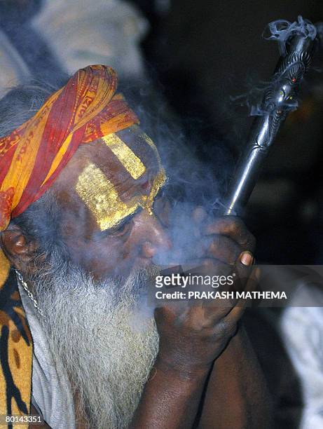 Smoking Chillum Photos and Premium High Res Pictures - Getty Images