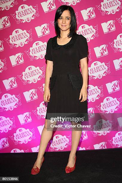 Singer Julieta Venegas attends a press conference after her "MTV Unplugged" performance at Estudios Churubusco on March 6, 2008 in Mexico City,...