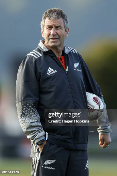 Assistant coach Wayne Smith looks onduring a New Zealand All Blacks training session at Hutt Recreation Ground on June 27, 2017 in Wellington, New...