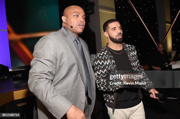 Former NBA player Charles Barkley and Drake attend the 2017 NBA Awards Live on TNT on June 26, 2017 in New York, New York. 27111_002