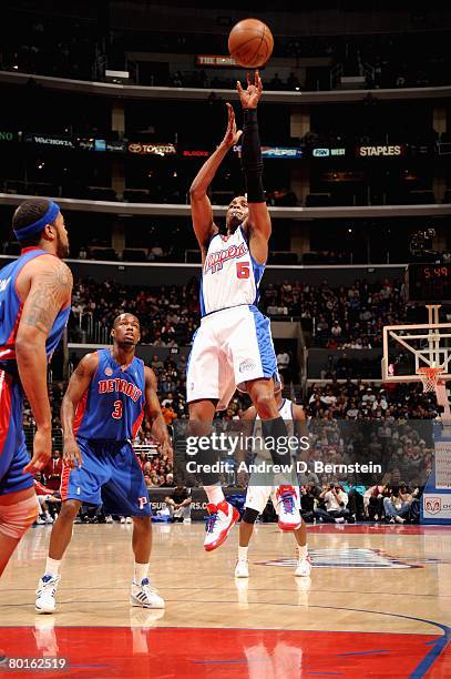 Cuttino Mobley of the Los Angeles Clippers shoots over Rasheed Wallace of the Detroit Pistons during the game on March 1, 2008 at Staples Center in...