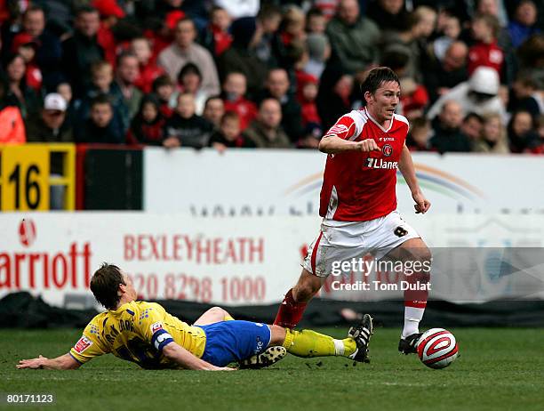 Matt Holland of Charlton Athletic battles for the ball with Paul McKenna of Preston North End during the Coca Cola Championship match between...