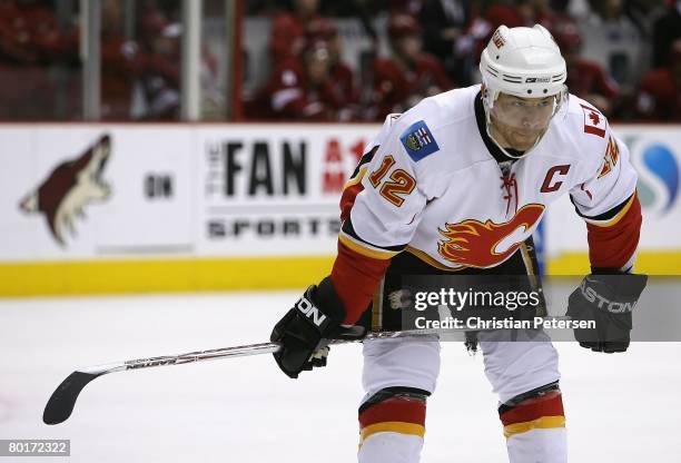 Jarome Iginla of the Calgary Flames leans in during a face off against the Phoenix Coyotes in the NHL game at Jobing.com Arena on March 1, 2008 in...