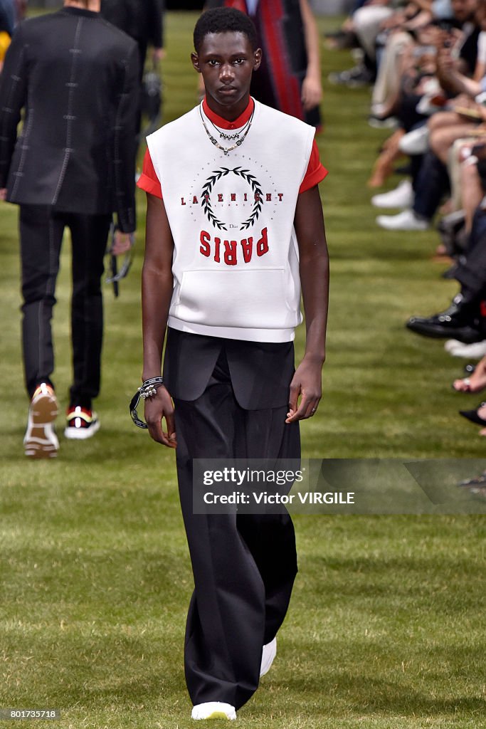 Dior Homme : Runway - Paris Fashion Week - Menswear Spring/Summer 2018