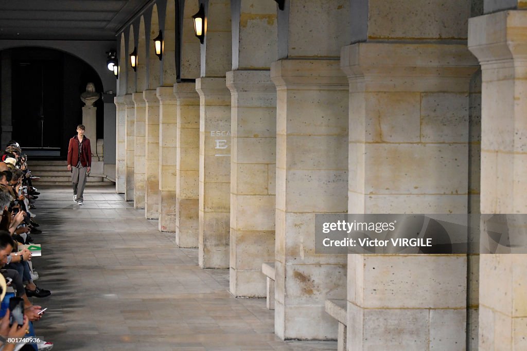 Hermes : Runway - Paris Fashion Week - Menswear Spring/Summer 2018