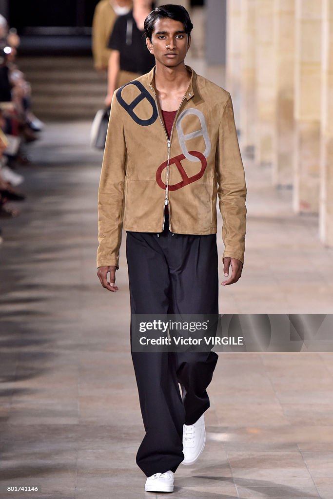 Hermes : Runway - Paris Fashion Week - Menswear Spring/Summer 2018