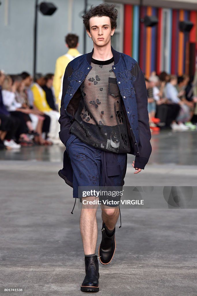 Sacai : Runway - Paris Fashion Week - Menswear Spring/Summer 2018