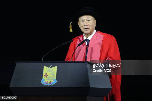 Chinese entrepreneur Li Ka-shing makes speech during the graduation ceremony of Shantou University on June 27, 2017 in Shantou, Guangdong Province of...