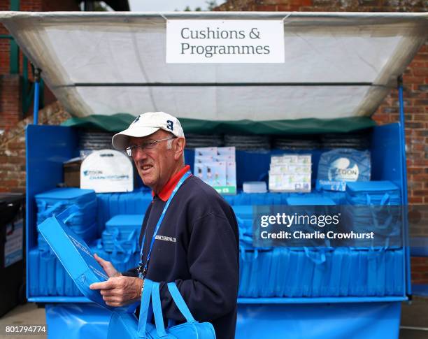 329 Charlie Selling Photos High Res Pictures Getty Images 329-charlie-selling-photos-high-res-pictures-getty-images