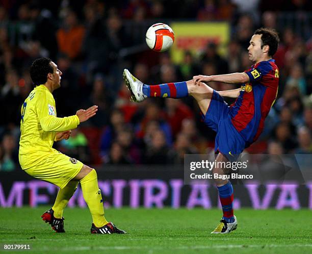 Objeto Iniesta 17 Iniesta Cazorla Stock Photos, High-Res Pictures, and Images - Getty ...