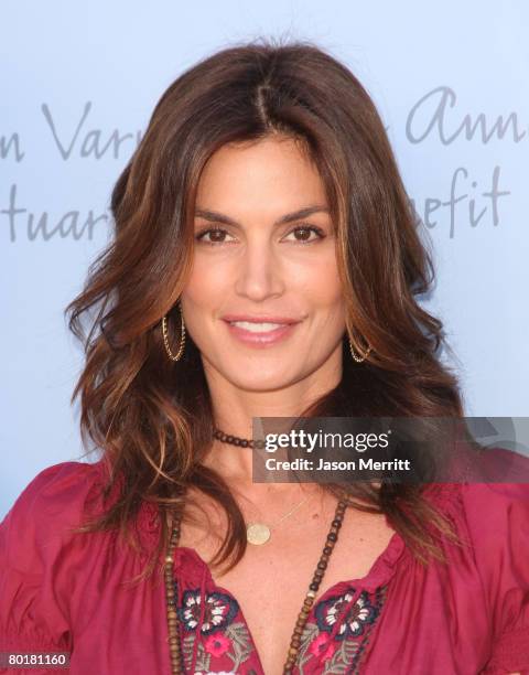 Actress Cindy Crawford arrives to the John Varvatos 6th Annual Stuart House Benefit in Los Angeles, California on March 9, 2008.