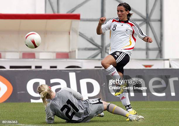 Sandra Smisek of Germany and Hedvig Lindahl of Sweden fight for the ball during the Women Algarve Cup match between Germany and Sweden on March 10,...