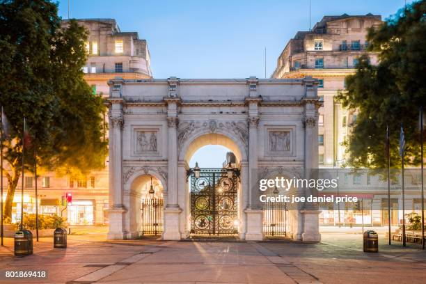 marble arch, hyde park, london, england - hyde park londen stockfoto's en -beelden