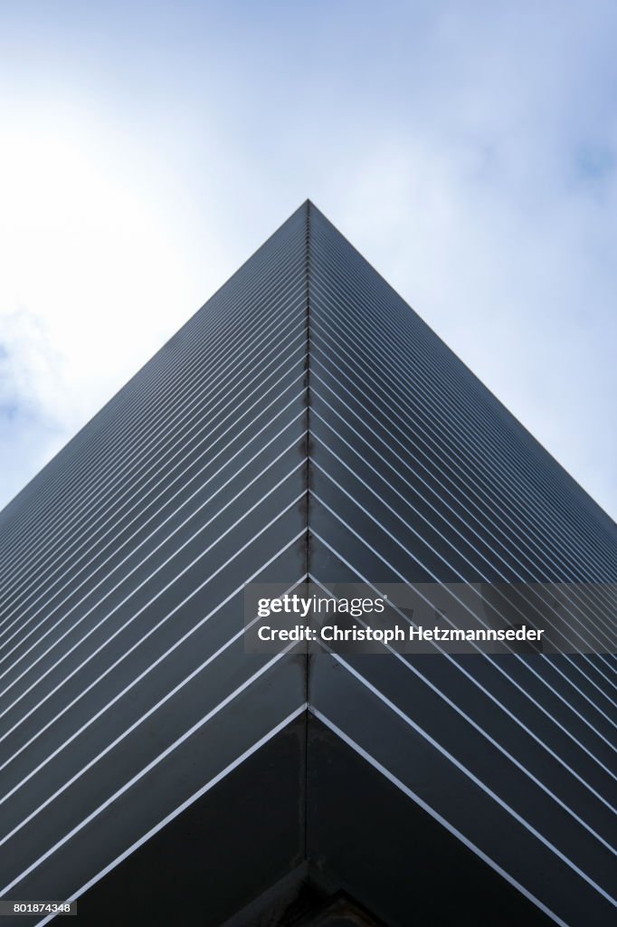 Geometric building