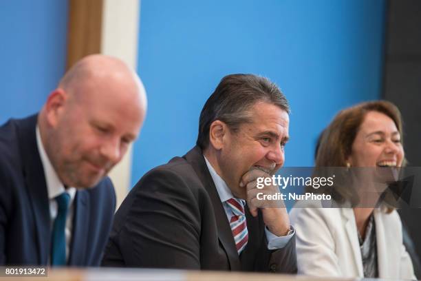 Foreign Minister Sigmar Gabriel attends a news conference to illustrate the work of the party during the last legislation at Bundespressekonferenz in...