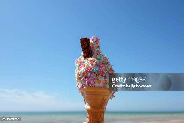 summer ice cream cone - beach uk stockfoto's en -beelden