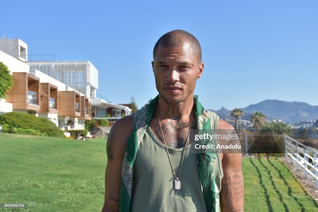 US model and Dj Jeremy Meeks gestures as he speaks to press during ...