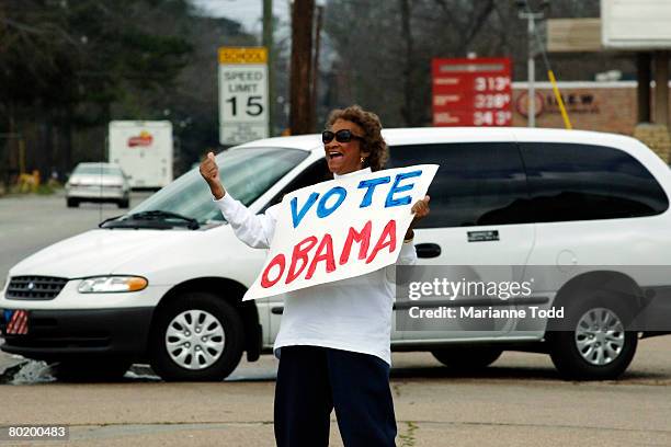 Jeanelle Kidd of Meridian, Mississippi holds a sign for Democratic presidential hopeful Sen. Barack Obama during the Democratic primary March 11,...