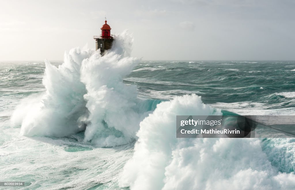 Amazing wave on la Jument Lighthouse