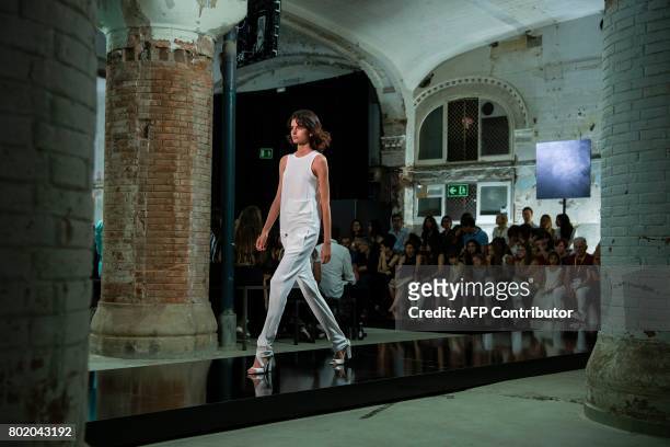 Model presents a creation by Spanish designer Txell Miras during the 080 Barcelona Fashion Week, at Sant Pau hospital, in Barcelona on June 27, 2017....