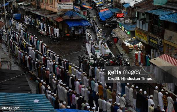 Muslims offer their prayer on Eid-Al-Fitr at Madanpura SUnni Badi Masjid on June 26, 2017 in Mumbai, India.
